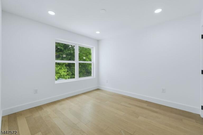 Property listing MLS 4041500 photo 23