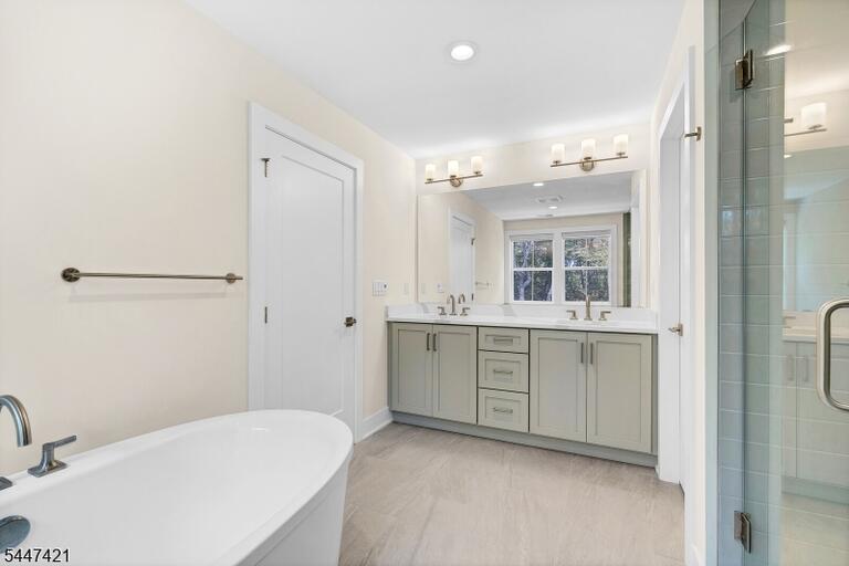 Property listing MLS 4041599 photo 23