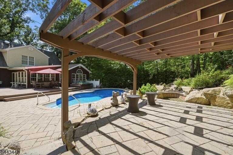 Property listing MLS 4041660 photo 32