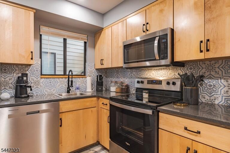 Property listing MLS 4041684 photo 6