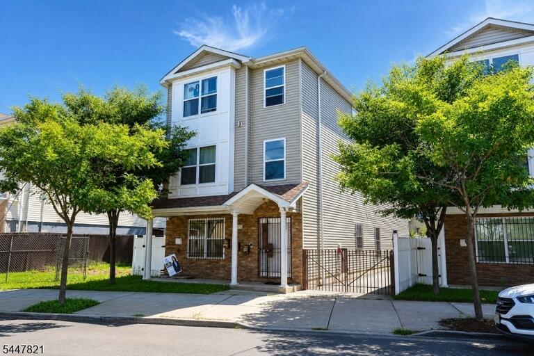 Property listing MLS 4041711 photo 1