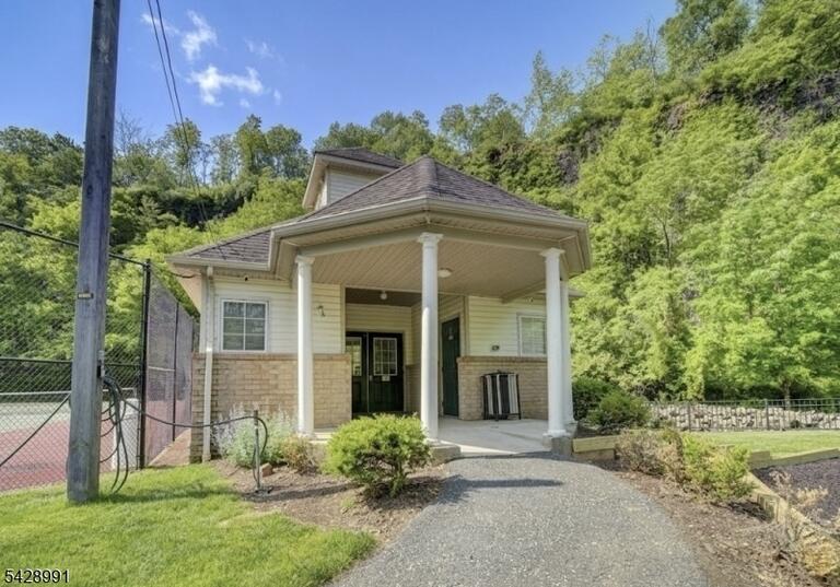 Property listing MLS 4041769 photo 34