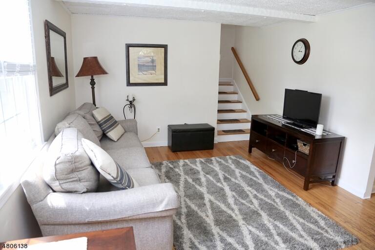 Property listing MLS 4041783 photo 4