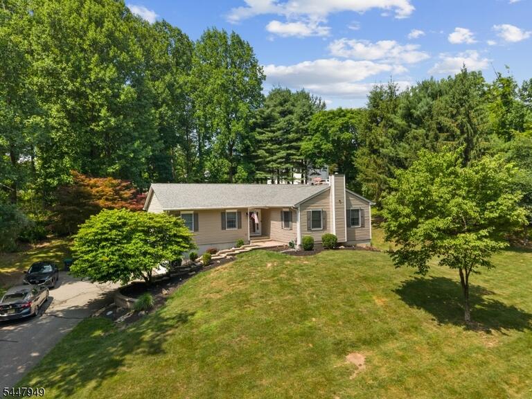 Property listing MLS 4042010 photo 1