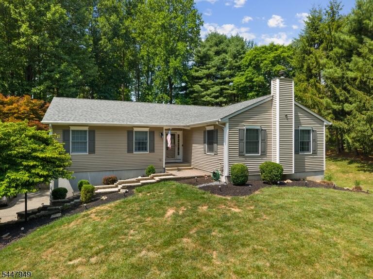 Property listing MLS 4042010 photo 2