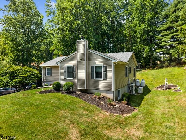 Property listing MLS 4042010 photo 3