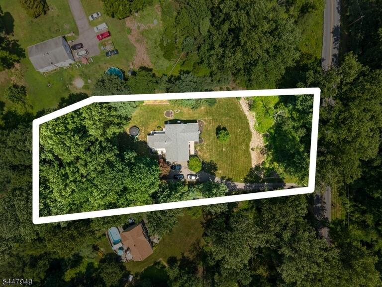 Property listing MLS 4042010 photo 5