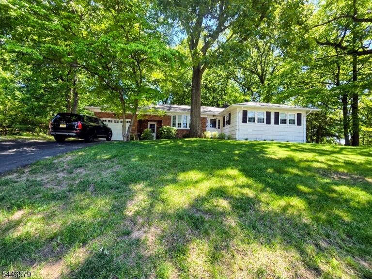 Property listing MLS 4042077 photo 1