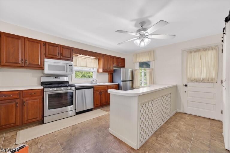 Property listing MLS 4042135 photo 3