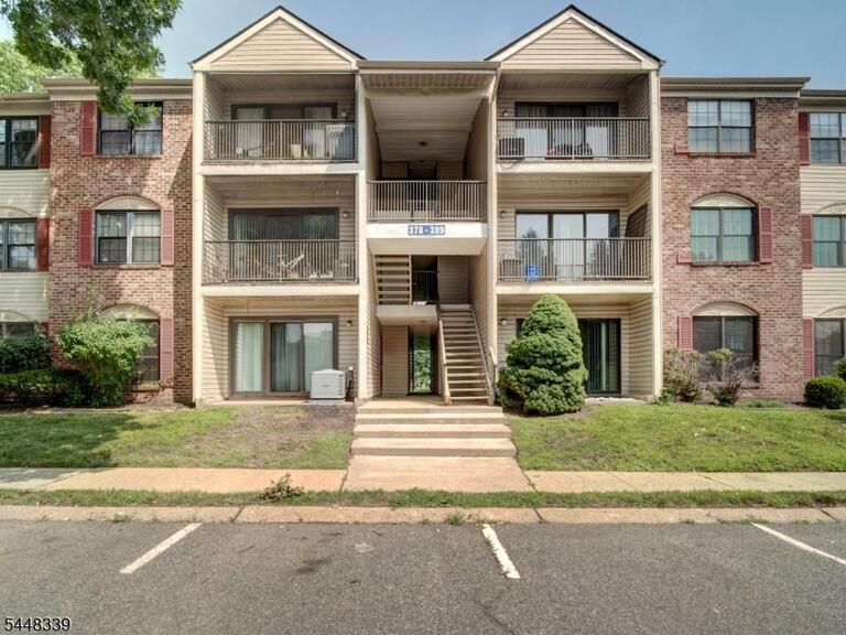Property listing MLS 4042137 photo 2