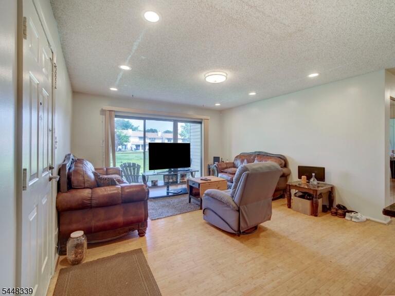 Property listing MLS 4042137 photo 3