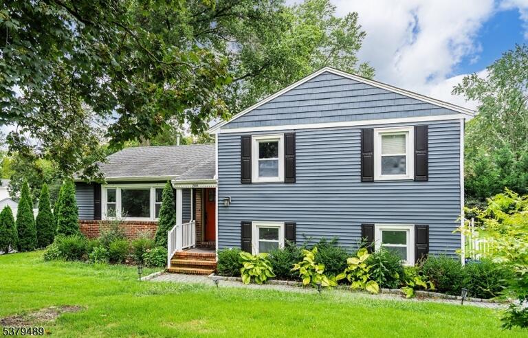 Property listing MLS 4042448 photo 1