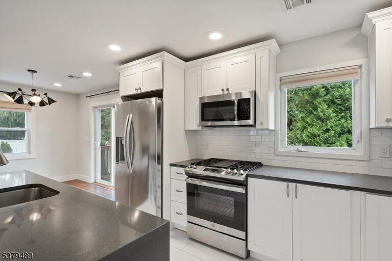 Property listing MLS 4042448 photo 9