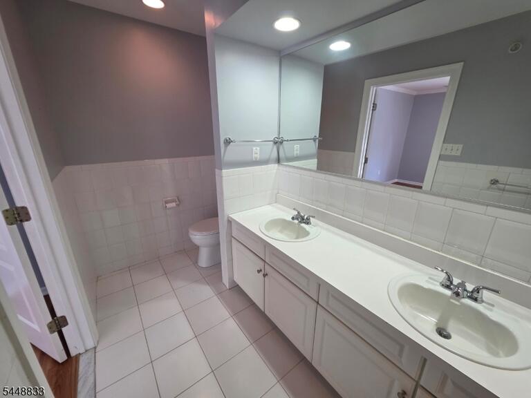 Property listing MLS 4042608 photo 5