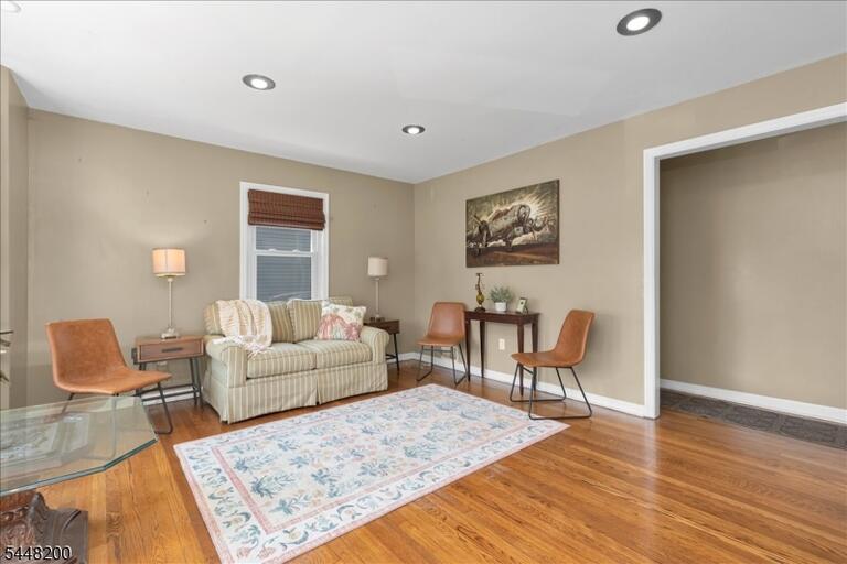 Property listing MLS 4042661 photo 2