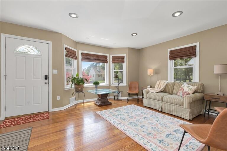 Property listing MLS 4042661 photo 3