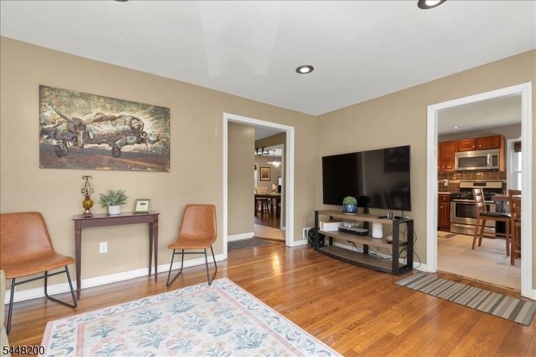 Property listing MLS 4042661 photo 5