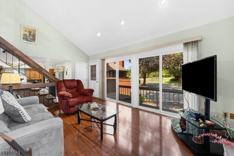 Property listing MLS 4042690 photo 4