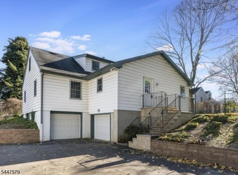 Property listing MLS 4042766 photo 2
