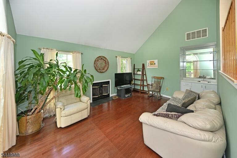 Property listing MLS 4042793 photo 11