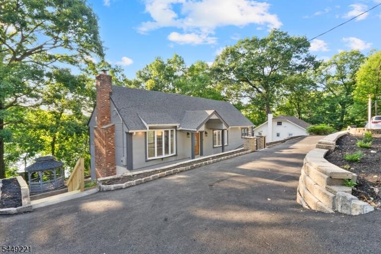 Property listing MLS 4042939 photo 3