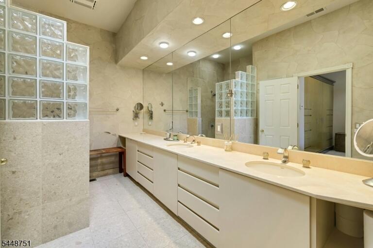 Property listing MLS 4043004 photo 23