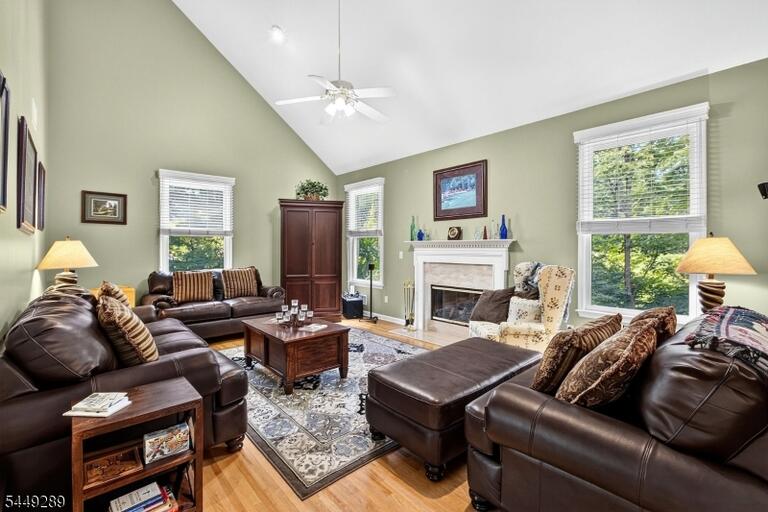Property listing MLS 4043013 photo 8