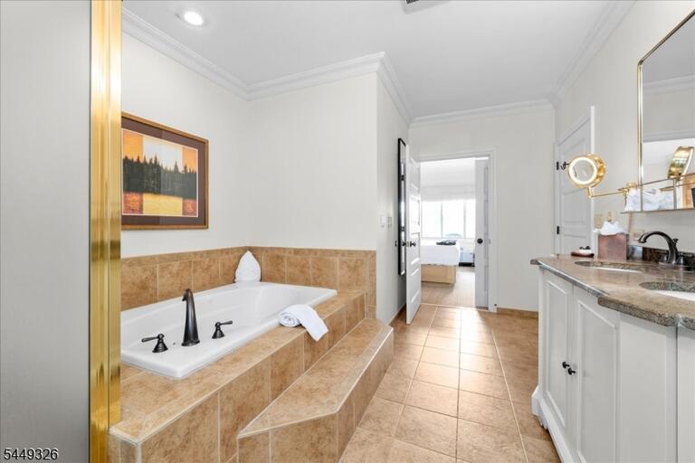 Property listing MLS 4043048 photo 28