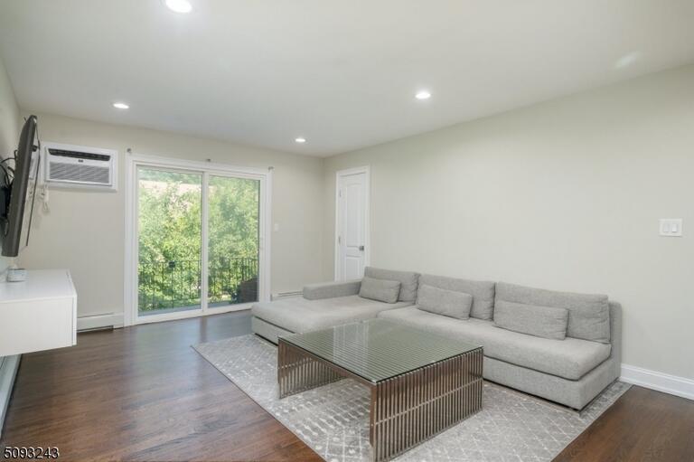 Property listing MLS 4043187 photo 4