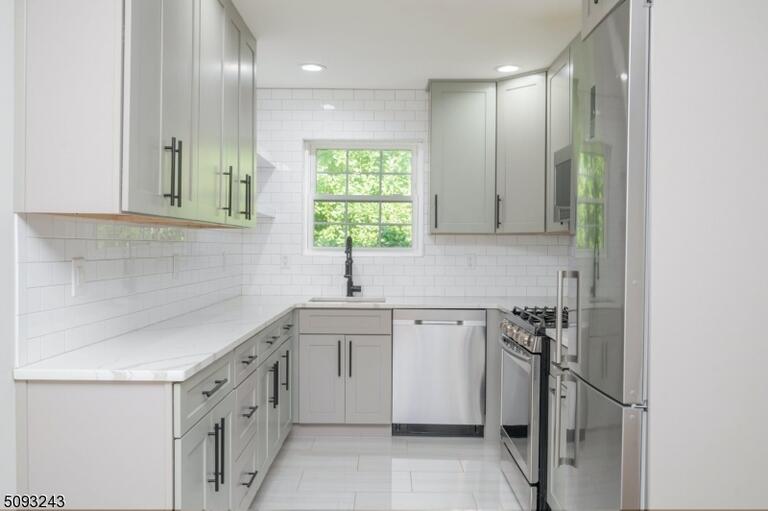 Property listing MLS 4043187 photo 9