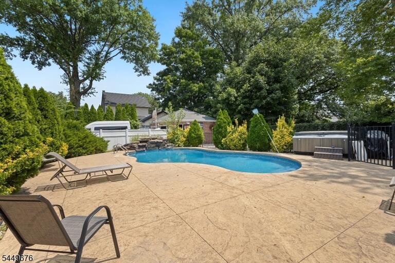Property listing MLS 4043298 photo 34