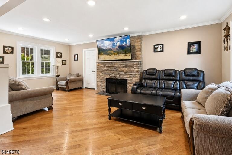 Property listing MLS 4043298 photo 9