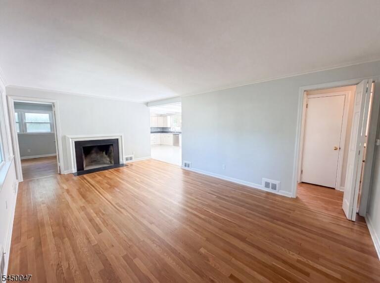 Property listing MLS 4043561 photo 2