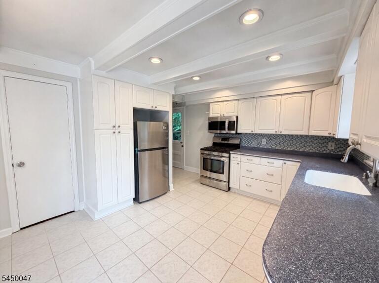Property listing MLS 4043561 photo 5
