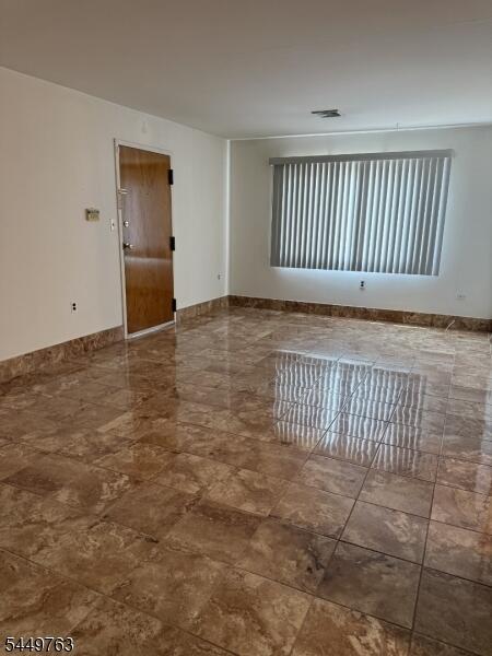 Property listing MLS 4043609 photo 2