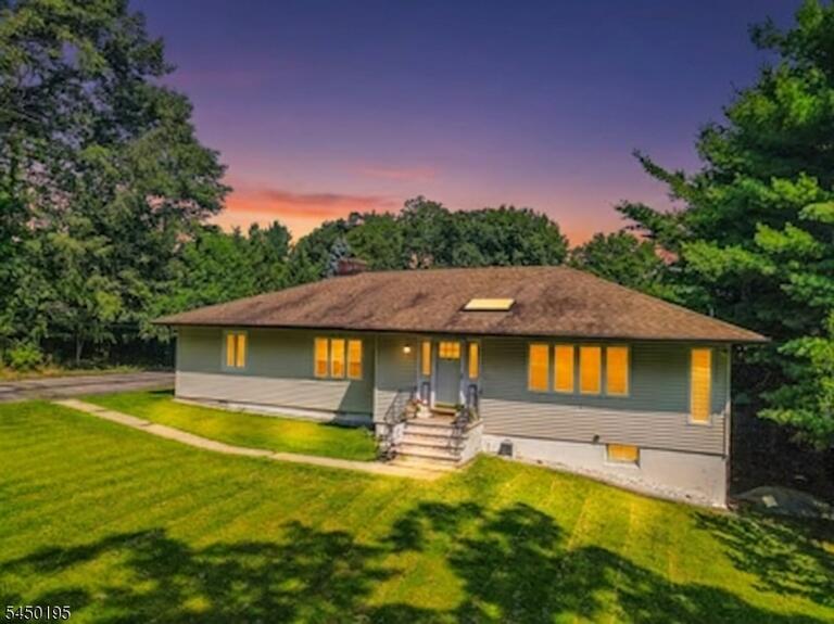 Property listing MLS 4043692 photo 2