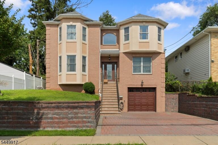 Property listing MLS 4043701 photo 1