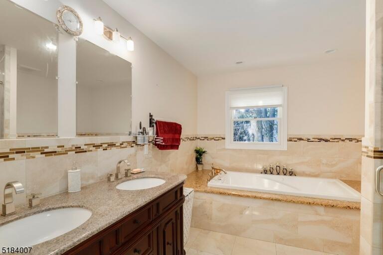 Property listing MLS 4043701 photo 25