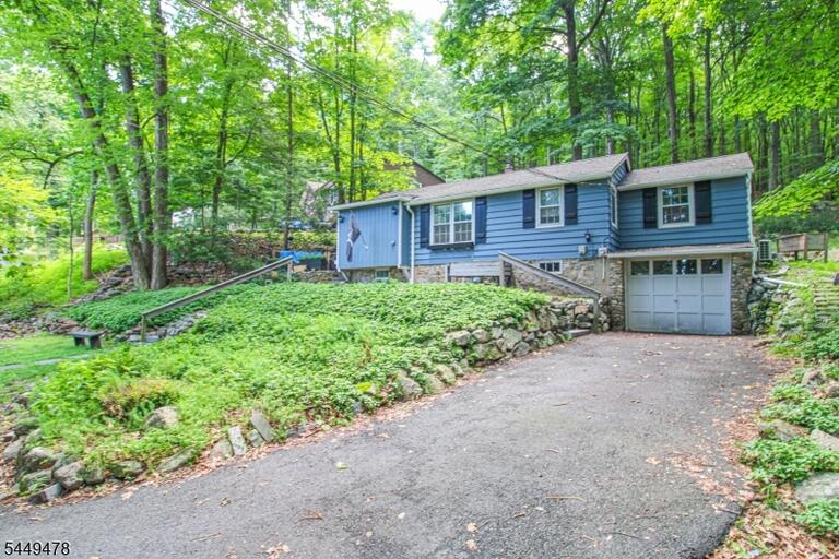 Property listing MLS 4044041 photo 2