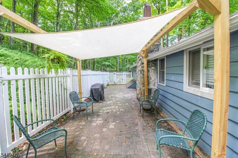 Property listing MLS 4044041 photo 4