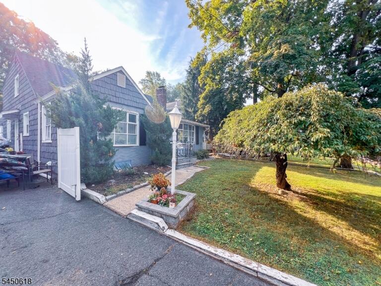 Property listing MLS 4044142 photo 1