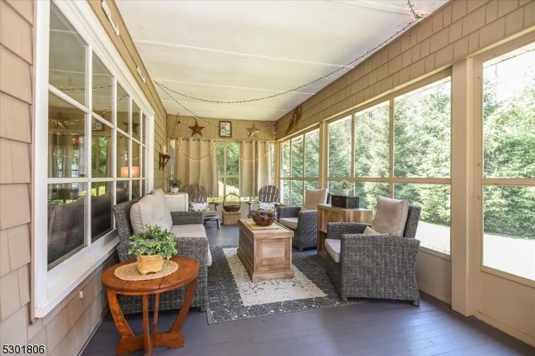 Property listing MLS 4044180 photo 10