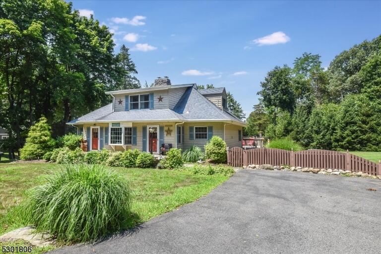 Property listing MLS 4044180 photo 3