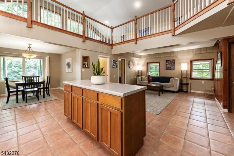 Property listing MLS 4044187 photo 2