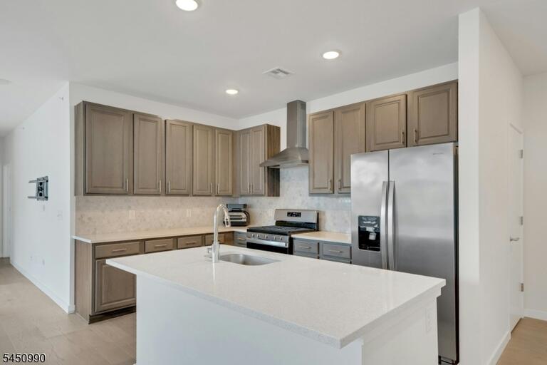 Property listing MLS 4044420 photo 1