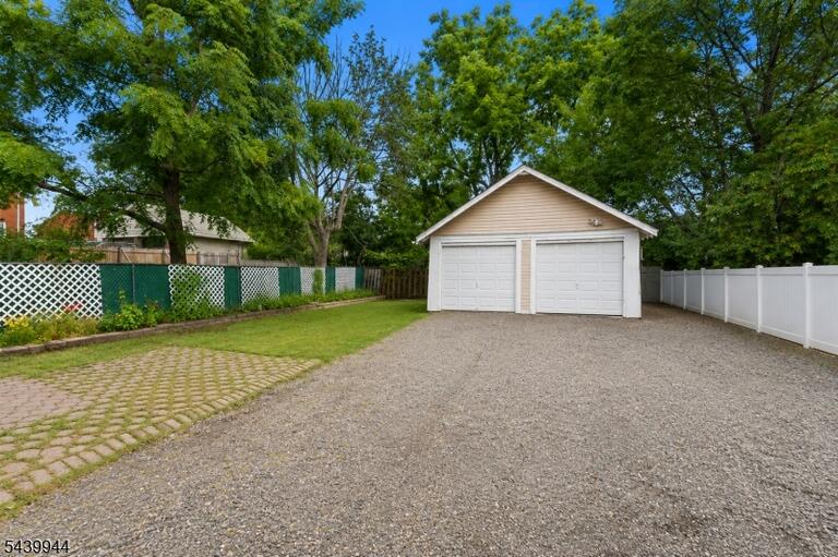 Property listing MLS 4044430 photo 33