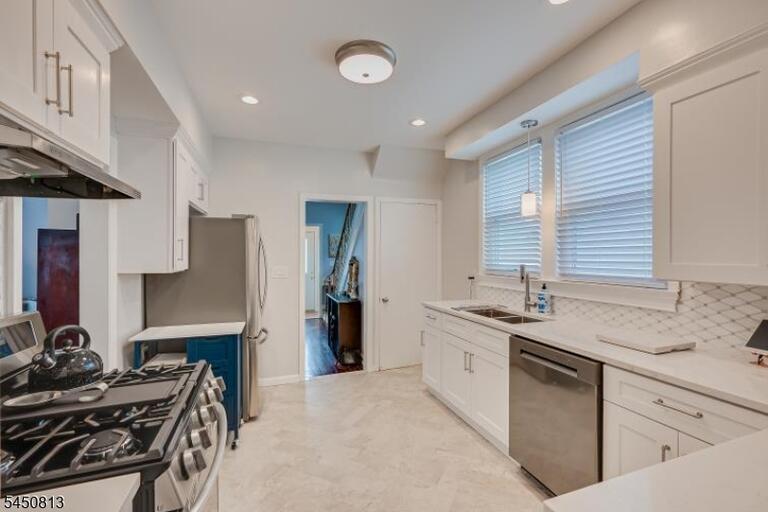 Property listing MLS 4044606 photo 11