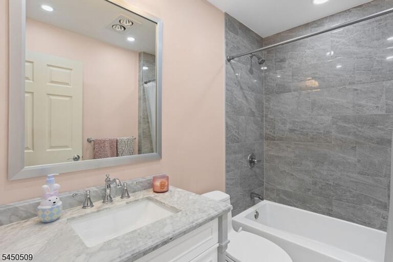 Property listing MLS 4044752 photo 18