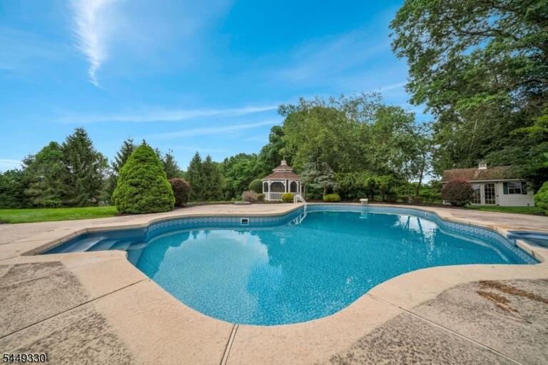 Property listing MLS 4044789 photo 38
