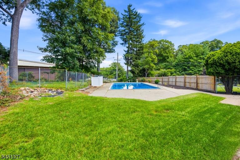 Property listing MLS 4044846 photo 35